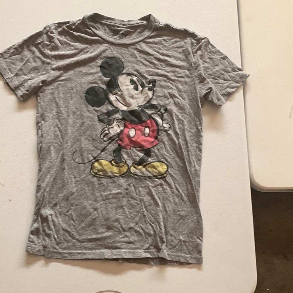 Short sleeved Mickey Mouse men’s medium tee